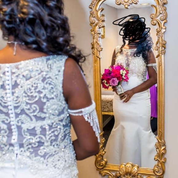 Wedding dress - Picture 10 of 10